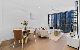 Lv 20 Private Luxury Apartment On Queens Wharf Residence